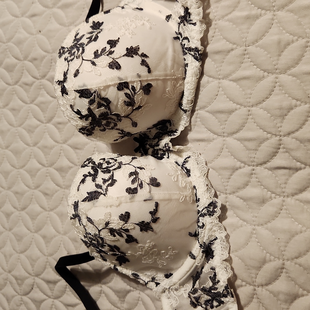 VICTORIA SECRET BRA